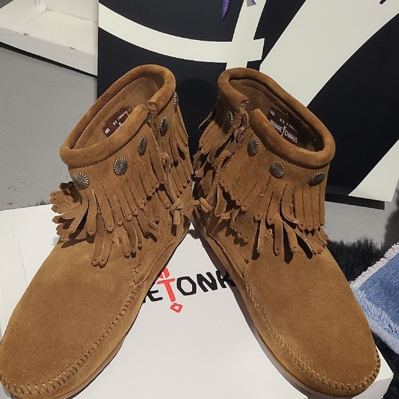 Minnetonka Tan Suede Fringe Boots - Picture 2 of 4